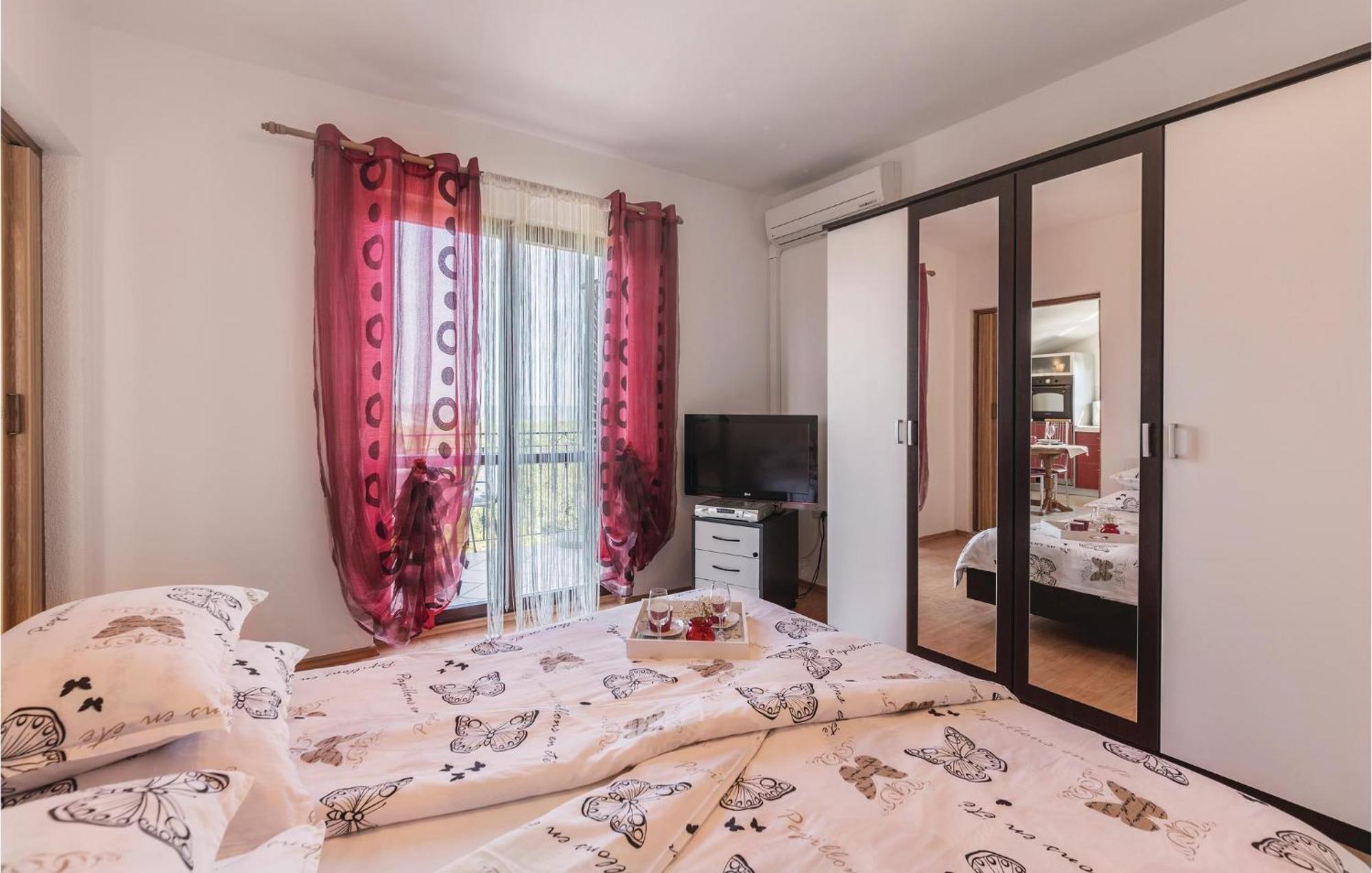 Pet Friendly Apartment In Koromacno With Wifi Екстериор снимка